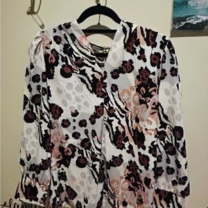🎁NWT Elegant Women's Animal Print Blouse